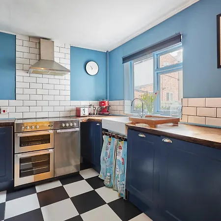 Host & - Clarence Place * Γουίτμπι