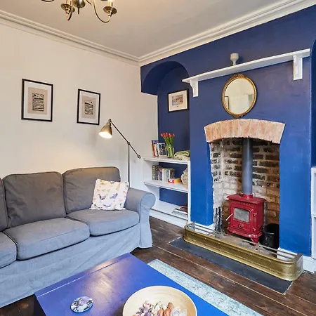 Host & - Clarence Place Γουίτμπι
