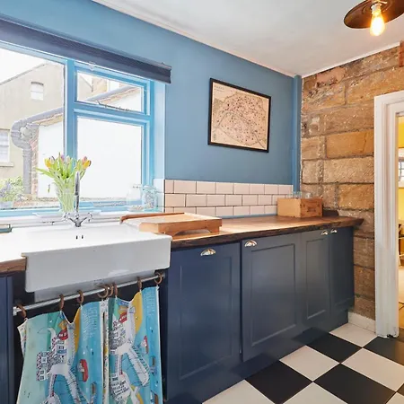 Host & - Clarence Place * Whitby