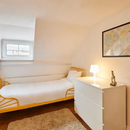 Host & - Clarence Place