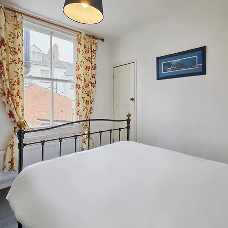 Host & - Clarence Place * Whitby