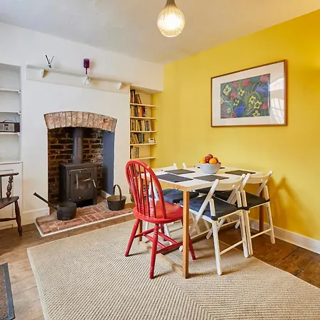 Host & - Clarence Place Whitby