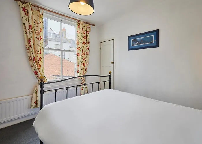 Host & - Clarence Place * ウィットビー