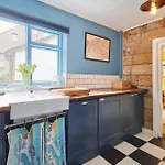 Host & - Clarence Place * Whitby